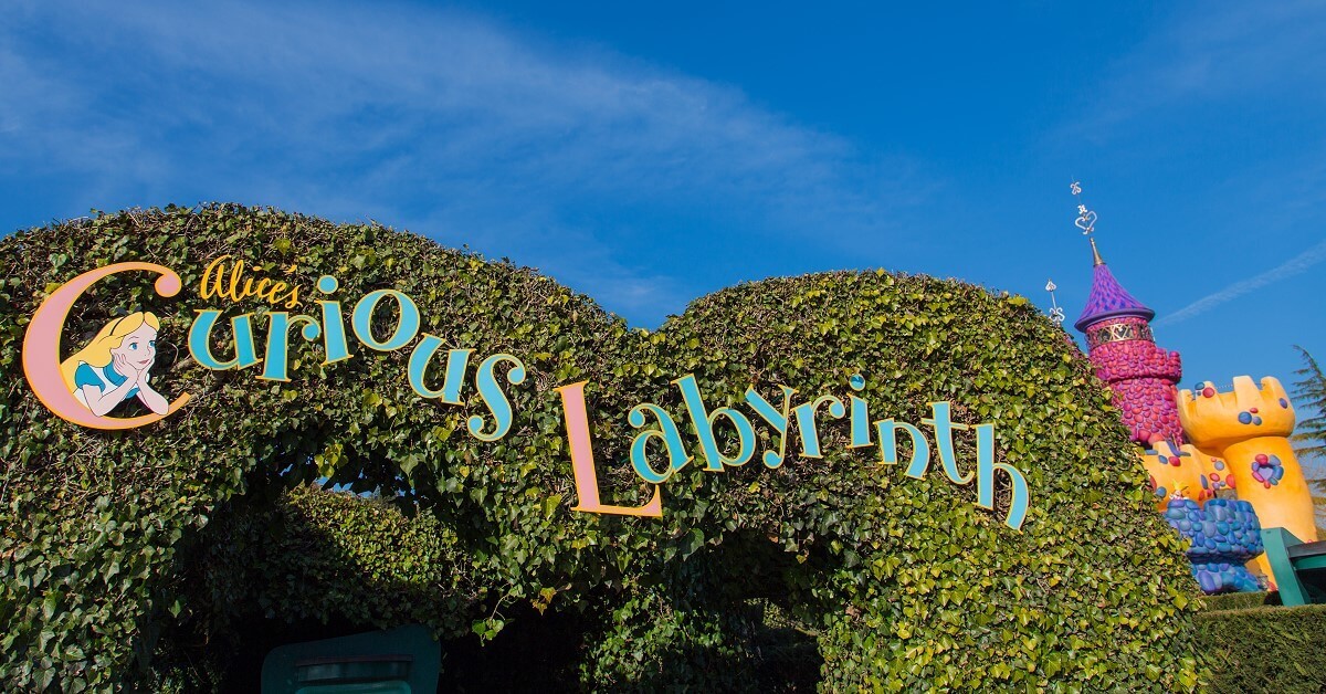 Alice S Curious Labyrinth Alice Im Wunderland Irrgarten