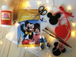 Bastelmaterialen für eine Disney Valentinstagskarte