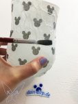 Mickey Mouse Papier wird geformt