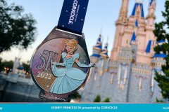 2022 Disney Princess Half Marathon Medaille für den 5K
