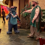 Uncle und Stitch führen etwas auf