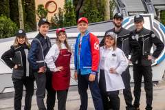 Cast Member präsentieren die neuen Uniformen für den Avengers Campus Cast Member präsentieren die neuen Uniformen für den Avengers Campus