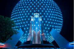 Spaceship Eart im Dunkeln