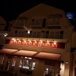 Bleuchtetes Schild der Boardwalk Bakery