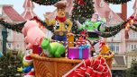 Toy Story Paradenwagen im Weihnachtslook Toy Story Paradenwagen im Weihnachtslook