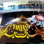 Jedes Schiff hat seine eigene Disney Figur am Heck, hier Dumbo auf der Disney Fantasy