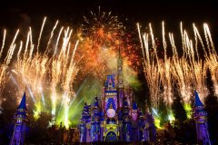 Disney Abendshow mit Feuerwerk Disney Abendshow mit Feuerwerk