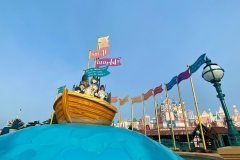 Renovierung des Springbrunnens von It's a Small World