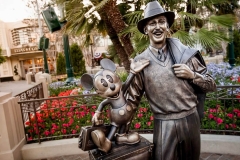 Statue von Walt Disney und Mickey Mouse
