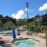 Hotel-Pool mit Whirlpool