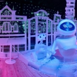 Wall-E und Eve als Eisskulptur