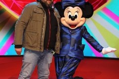 Torsten und Minnie Mouse im Hosenanzug posieren für ein Foto