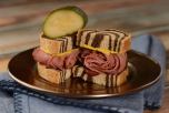 Sandwich mit Roastbeeffüllung Sandwich mit Roastbeeffüllung