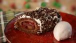 Feine Schockoladen Roulade mit Fruchtfüllung Feine Schockoladen Roulade mit Fruchtfüllung