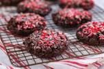 Weihnachts Cookies mit roten Sttreuseln Weihnachts Cookies mit roten Sttreuseln