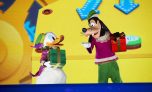 Donald Duck und Goofy halten Weihnachtsgeschenke bereit Donald Duck und Goofy halten Weihnachtsgeschenke bereit