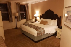 Schlafzimmer mit einem King Size Bett