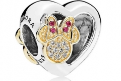 Anhänger in Herzform mit einem goldenen Minnie Mouse Kopf