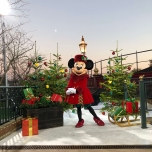 Minnie Mouse im Weihnachts-Outfit