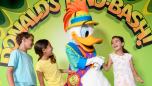 Dinobash Fotomöglichkeit mit Donald Duck
