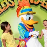 Dinobash Fotomöglichkeit mit Donald Duck