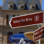 Wegweiser am Place de Remy