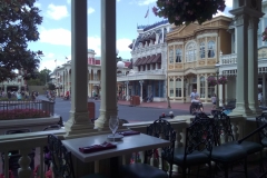 Blick von der Veranda auf den Town Square