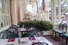 Tony's Town Square Restaurant: Veranda
