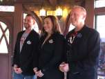 Drei Disney Imagineers haben sich zum Foto aufgestellt Drei Disney Imagineers haben sich zum Foto aufgestellt