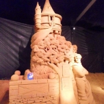 Rapunzels Turm sowie Figuren von Rapunzel & Flynn aus Sand