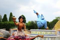 Aladdin und Dschinni bei Voyage to the Crystal Grotto