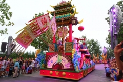 Chinesischer Paradenwagen bei Mickey's Storybook Express