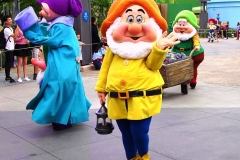 Die sieben Zwerge bei Mickey's Storybook Express