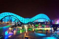 Tron Motorcycle Ride in Shanghai bei Dunkelheit