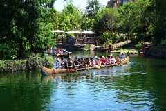 Freizeitpark-Attraktion Explorer Canoes