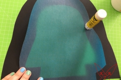 Darth Vader Ausschnitt wird mit Transparentpapier beklebt