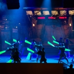 Lichtschwert-Choreographie einer Tanzgruppe