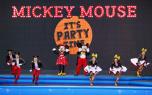 Surprise Mickey Tanzszene bei der Show Surprise Mickey Tanzszene bei der Show