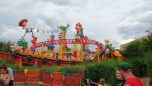 Bunte Bausteine und Achterbahnschienen