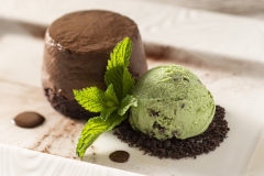 Veganes Dessert Panna Cotta mit Minze
