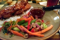 Ente a la Bhaktapur mit Reis und Gemüse