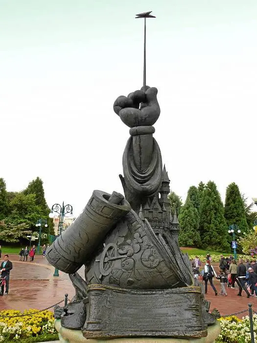 Die Disney Legends Statue im Disneyland Paris