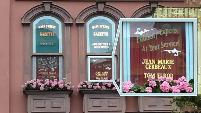 Tom Elrod auf einem Fenster in der Main Street U.S.A.