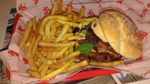 Bigger Double Bacon Burger aus dem Cafe des Cascadeurs