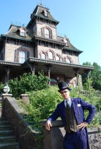 Christoph Zbinden als Host bei Phantom Manor