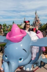 Mariah Carey im Dumbo-Karussell