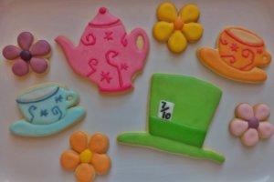 Mad Hatter Kekse: Hut, Tassen, Blumen