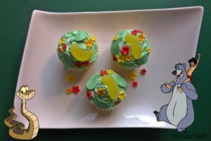 Die fertigen Dschungelbuch Cupcakes auf einem Teller