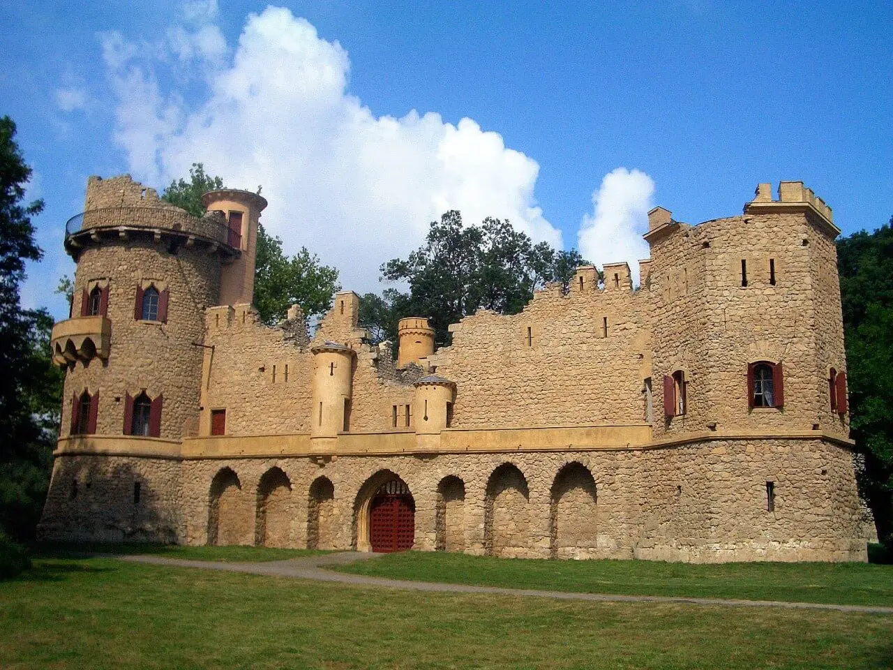 Künstliche Burgruine Hansenburg Die künstliche Burgruine Hansenburg im Garten Europas Lednice-Valtice
