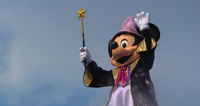 Mickey Mouse feiert seinen 88. Geburtstag im Disneyland